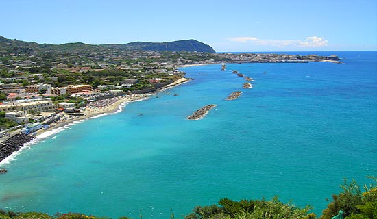 Veduta della costa foriana dalla spiaggia di San Francesco fino alla chiesa del Soccorso