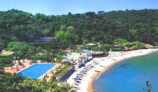 Il Parco Termale Negombo si trova sulla splendida baia di San Montano nel comune di Lacco Ameno.